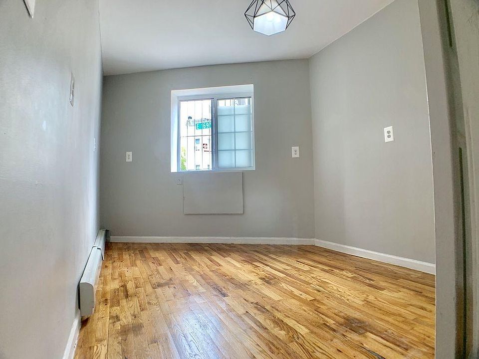 2nd image of 2927 Bronxwood Ave #2