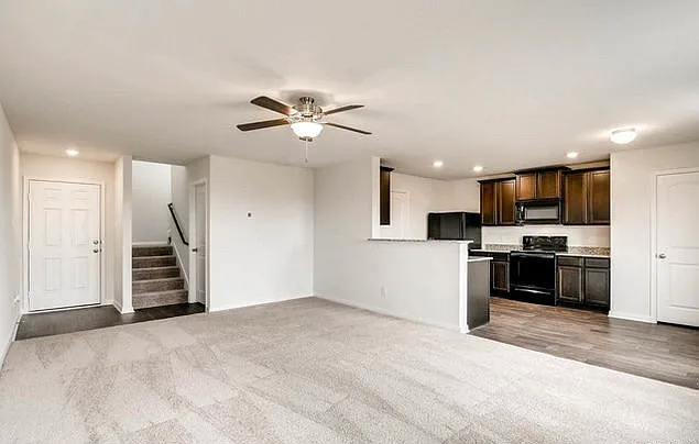 3 bed, 2.5 bath, 1297 sqft, $1,500 — Photo 3