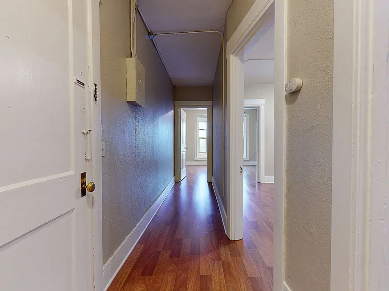 Roycroft Apartments — Photo 18