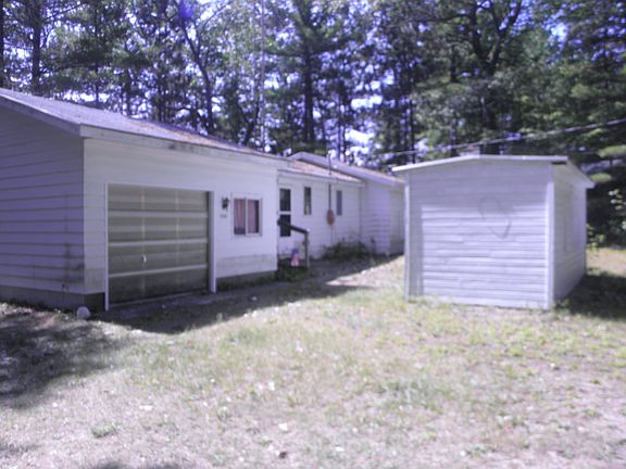 driveway view of cabin
