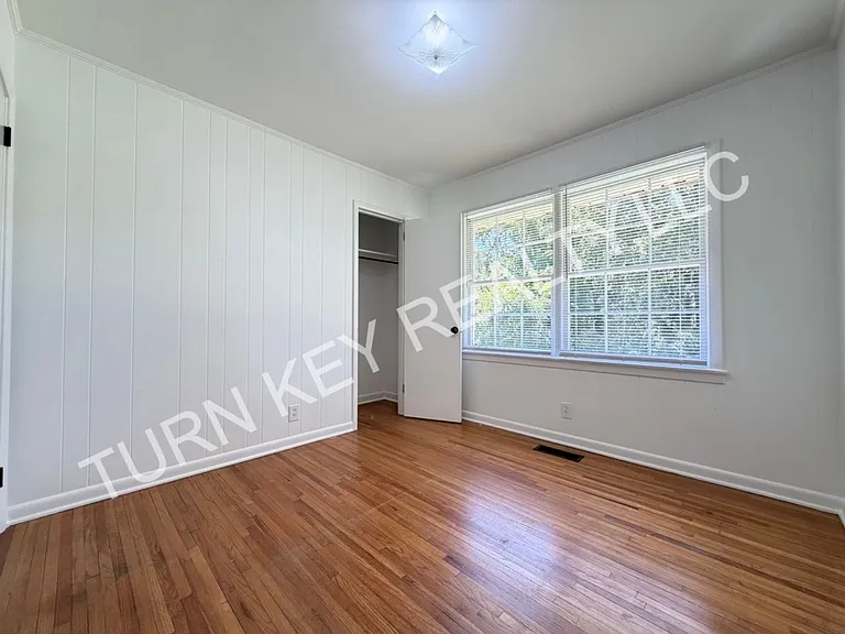 1708 Rogina St — Photo 12