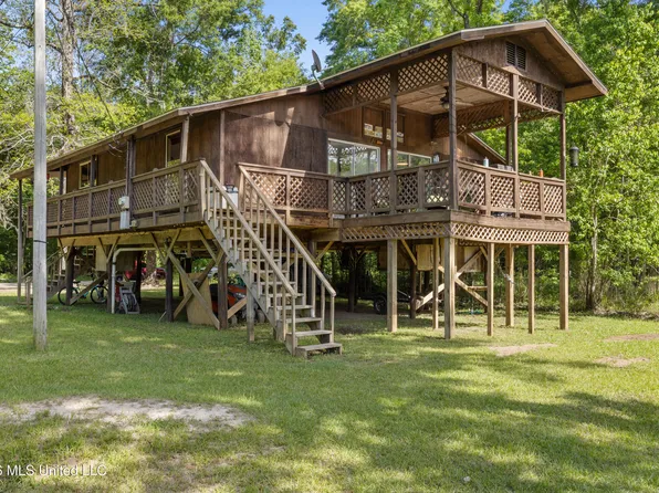 24748 Davis Dead River Cir, Lucedale, MS 39452