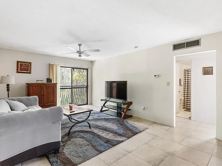 1700 SW 16th Ct #B28 — Photo 5