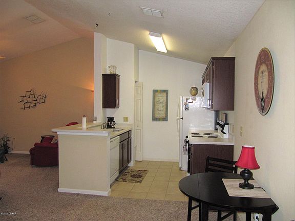 4th image of 940 Village Trl Unit 2-305
