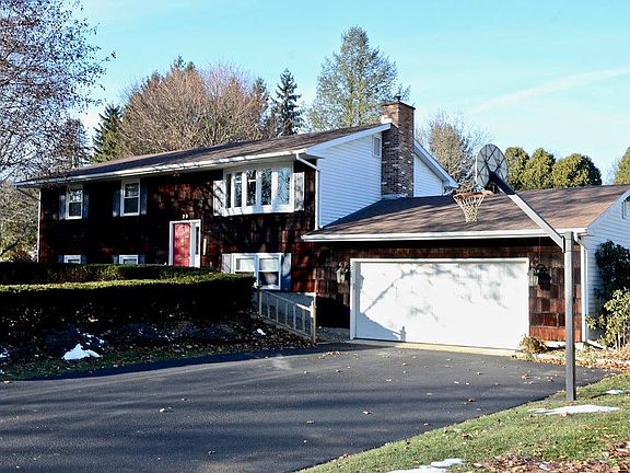 2nd image of 29 Algonquin Dr