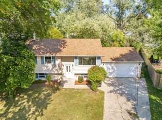 916 W 68th Pl, Merrillville, IN 46410