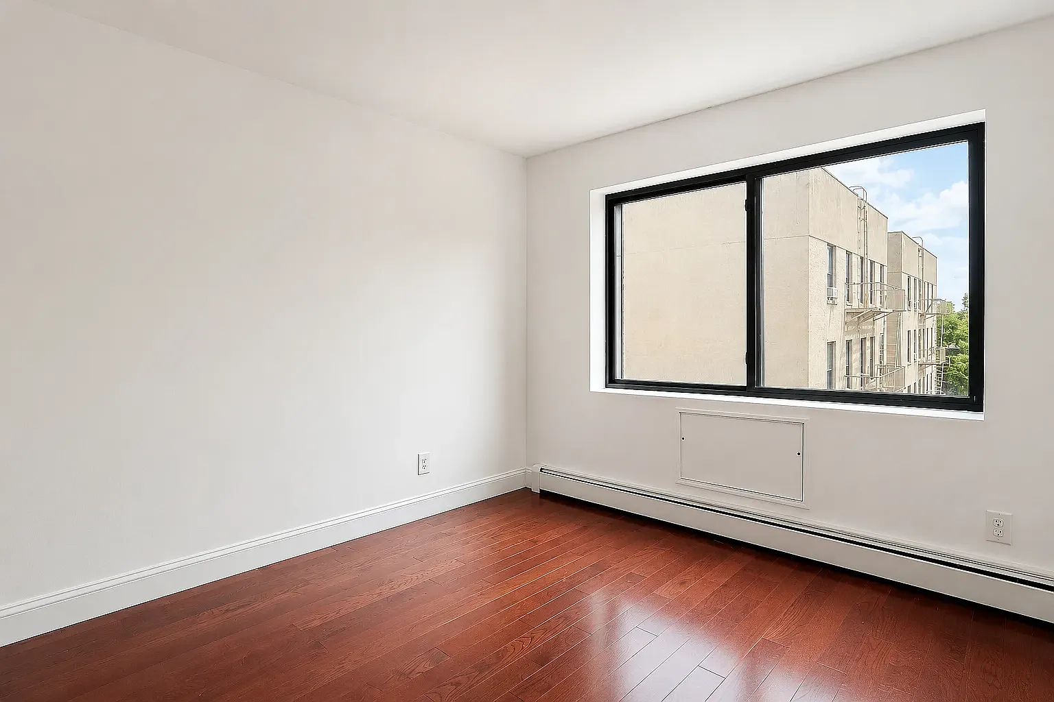 2120 Daly Avenue — Photo 2