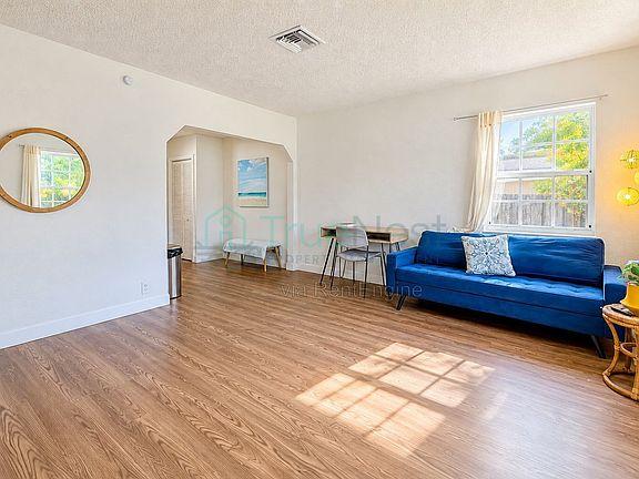 3rd image of 2740 Dewey St