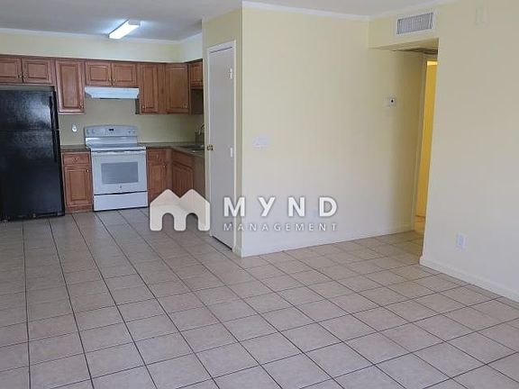 2nd image of 2708 E Tierra Buena Ln APT 4