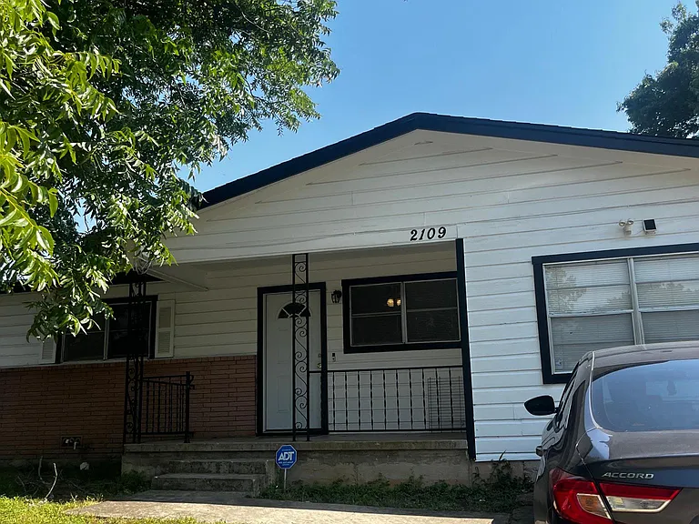 2109 Terrace Dr — Photo 1
