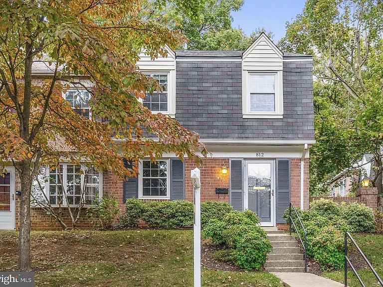 812 Azalea Dr #16 — Photo 2
