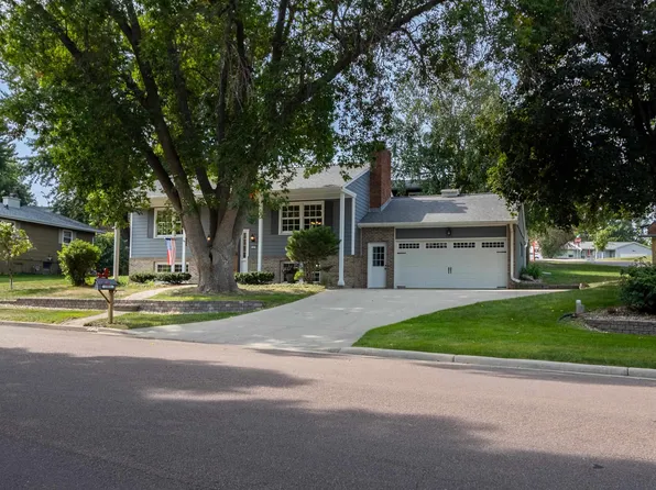 1501 E Otonka Trl, Sioux Falls, SD 57103