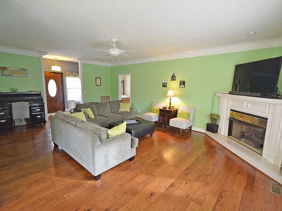 3rd image of 652 Potomac Dr