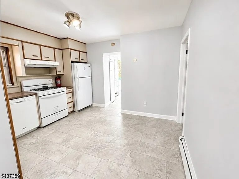 120 Grant Ave — Photo 4