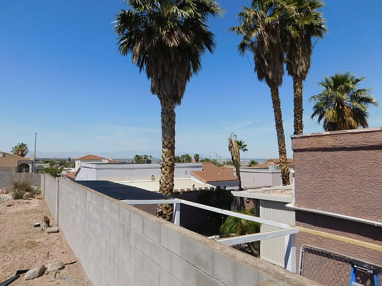 400 Opal Dr — Photo 2