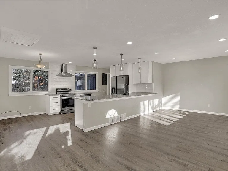 817 Westmoor Dr — Photo 6
