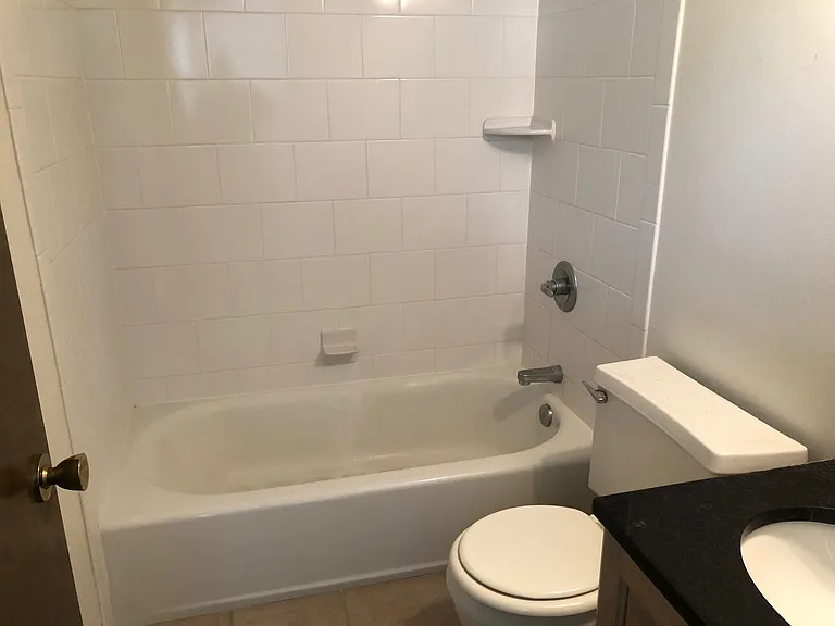 405 N State St — Photo 7