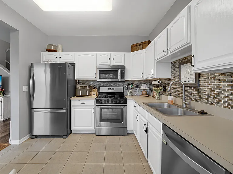 1882 N Wentworth Cir — Photo 30