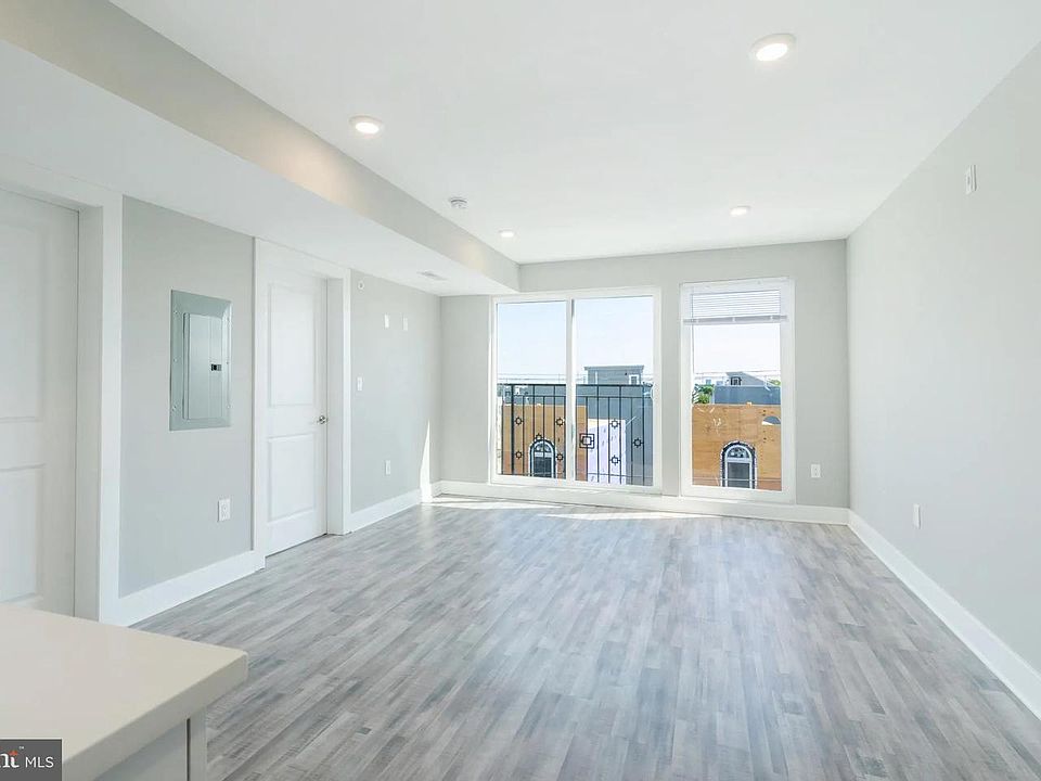 1st image of 2500 N Mascher St Unit 10