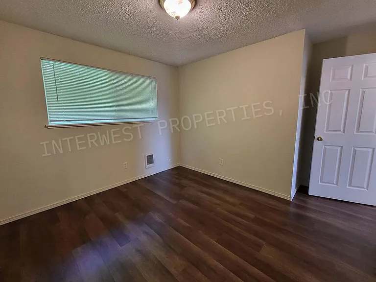 4700 Falls View Ave — Photo 32