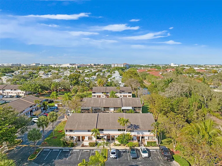 4250 SW 70th Ter — Photo 4