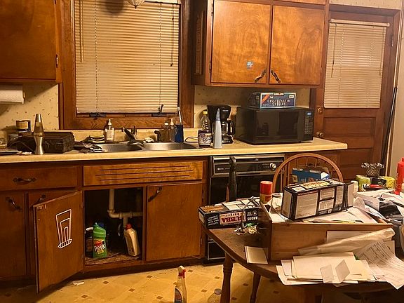 5th image of 412 Meadow Ln