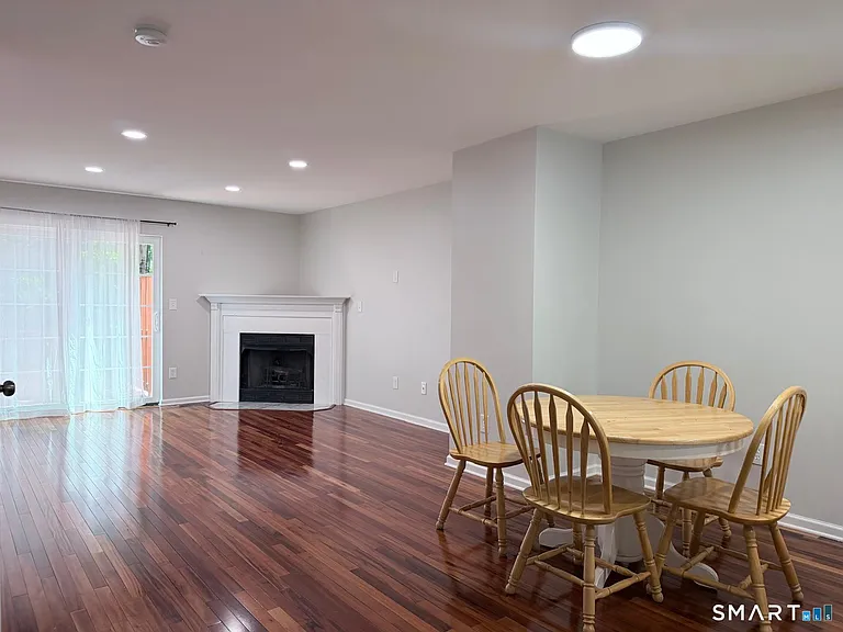 3409 Whitney Ave #6 — Photo 7