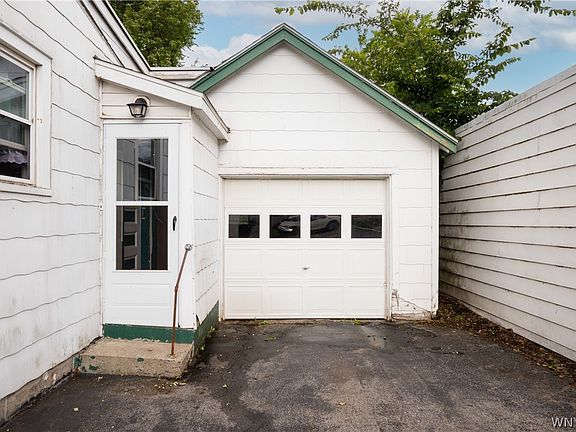 4th image of 54 Barnsdale Ave