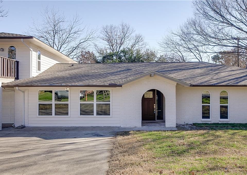 2nd image of 120 Bluebonnet Dr
