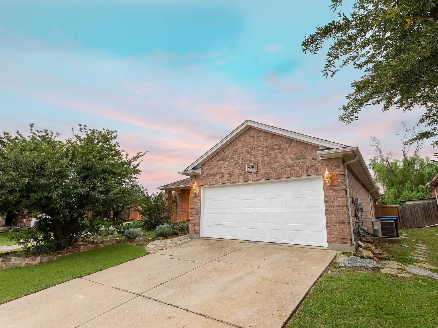 4 bed, 1861 sqft, $2,499 — Photo 2