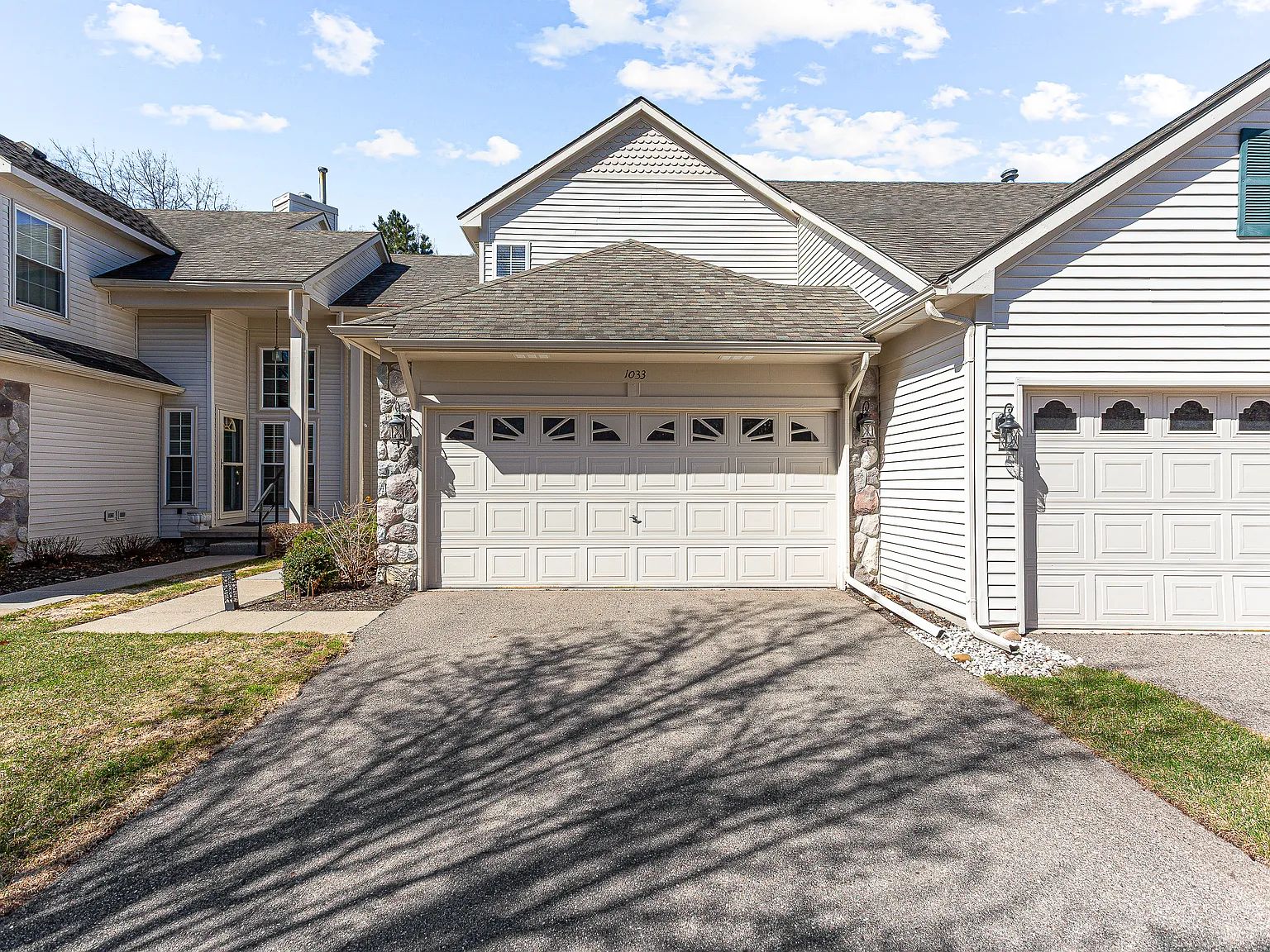 3 bed, 2.5 bath, 1955 sqft, $2,700 — Photo 1