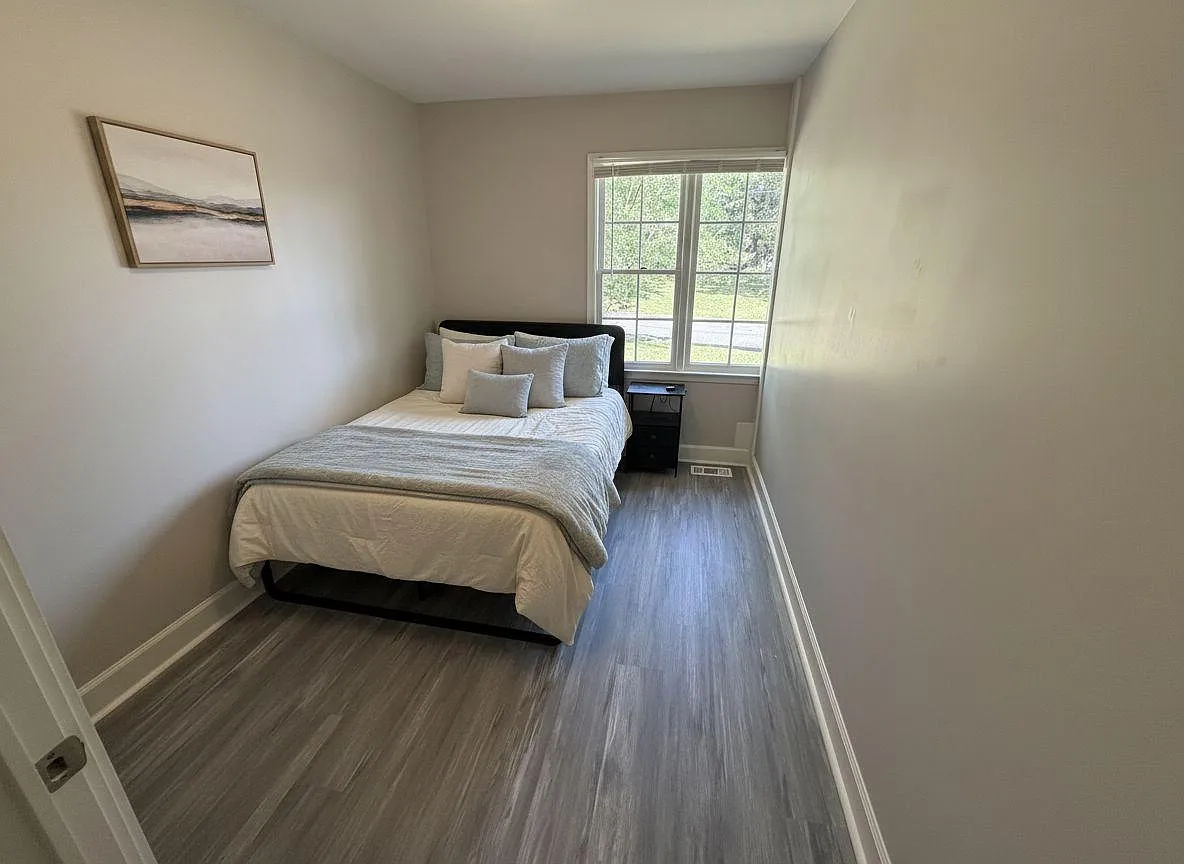 4 bed, 3.0 bath, 2100 sqft, $702 — Photo 1