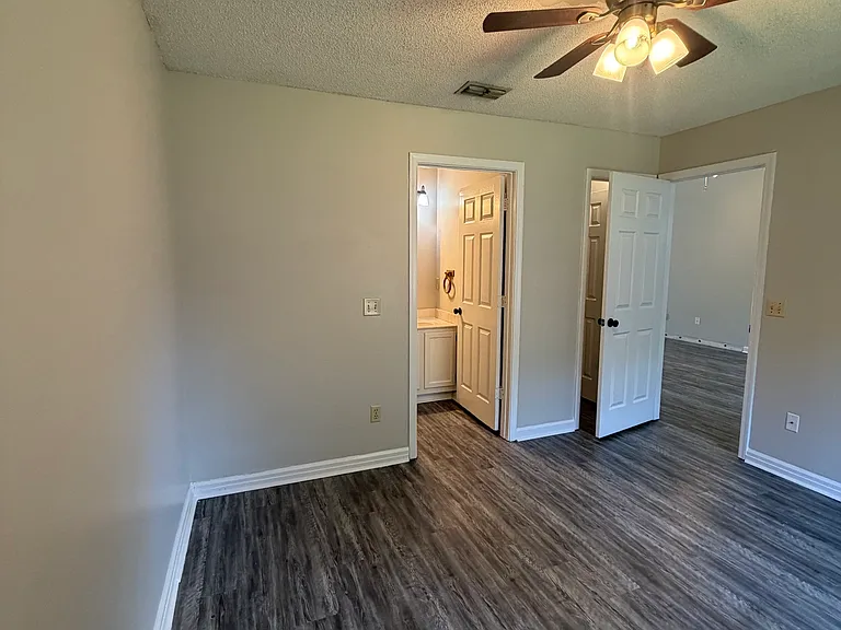 411 Baltic Ct — Photo 13