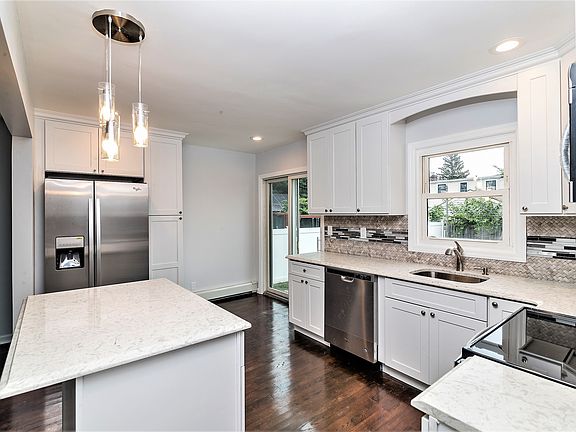 4th image of 2797 James St