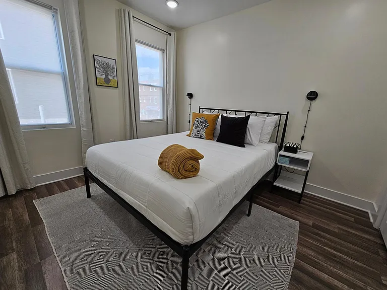 2203 Catharine St #2 — Photo 9