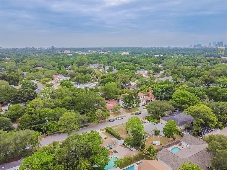 4014 W Palmira Ave — Photo 47