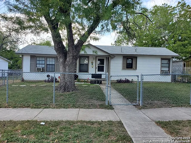 2 bed, 1.0 bath, 736 sqft, $1,250 — Photo 1