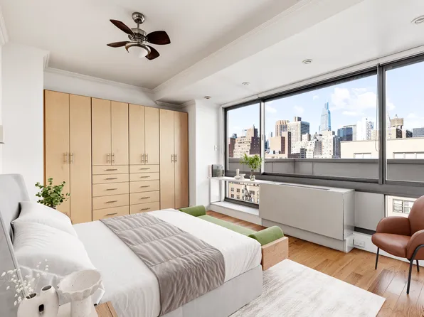 242 East 25th Street image 4 of 9