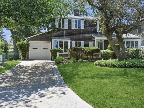 39 Meadow Lane, Roslyn Heights, NY 11577