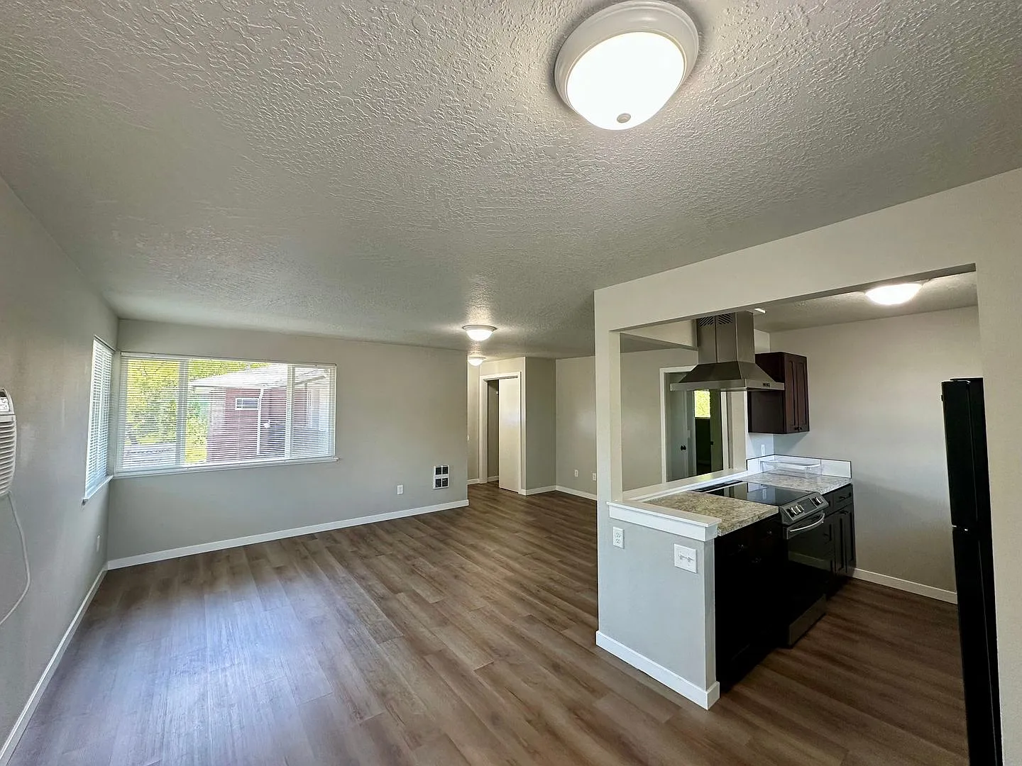 Move-in ready! Upgraded 2 Bedroom Condo — Photo 3