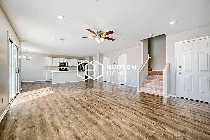 5638 S 10th Dr — Photo 6
