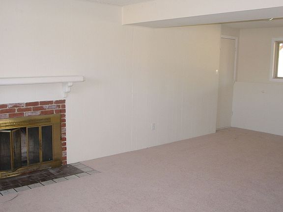 Family room w/ fireplace