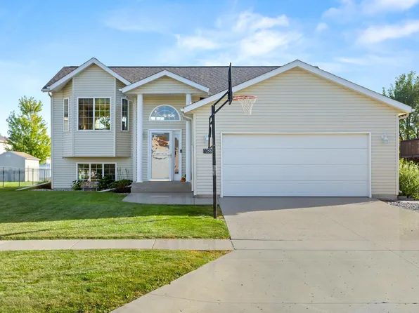 3556 Eagle Run Dr, West Fargo, ND 58078