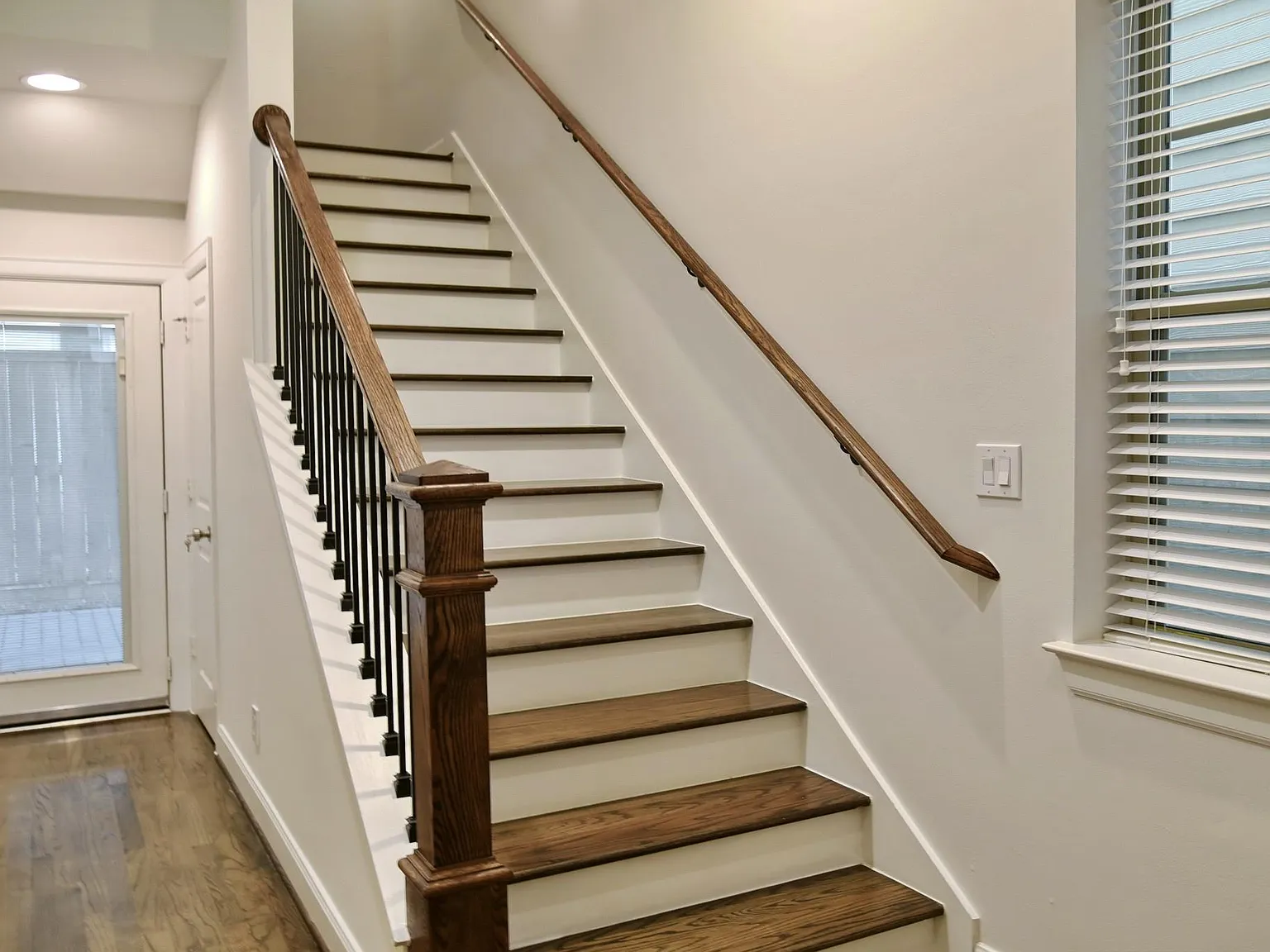 3 bed, 3.5 bath, 2115 sqft, $3,050 — Photo 3