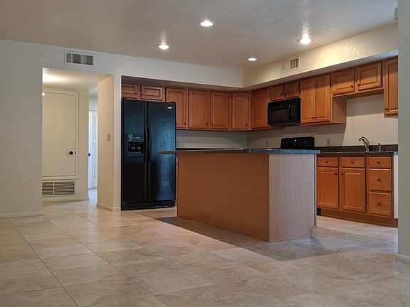4th image of 8096 E Del Laton Dr