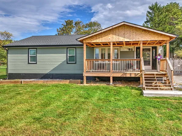 1309 Tuscawilla Dr, Charles Town, WV 25414