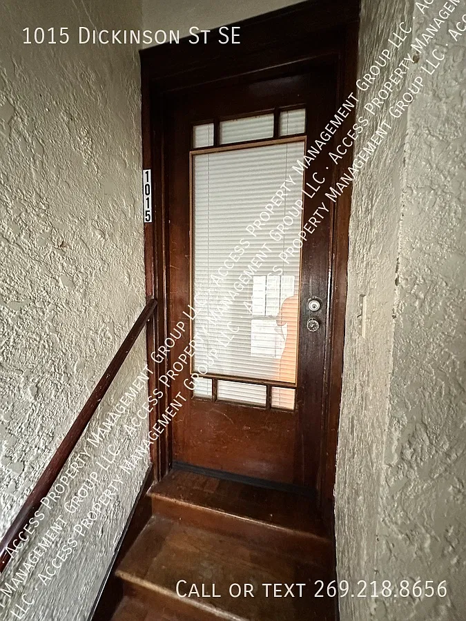 Upper Duplex Large Rooms Boston Square Area — Photo 4