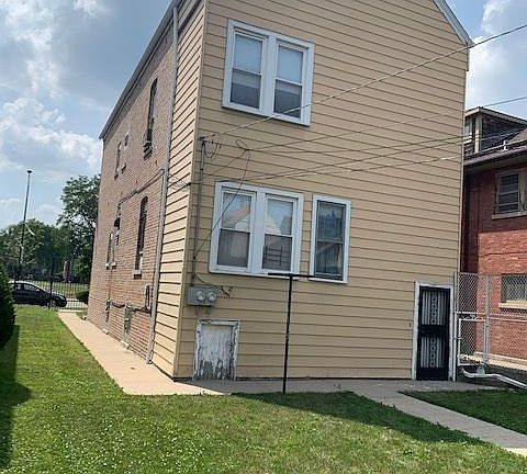 3rd image of 8315 S South Shore Dr