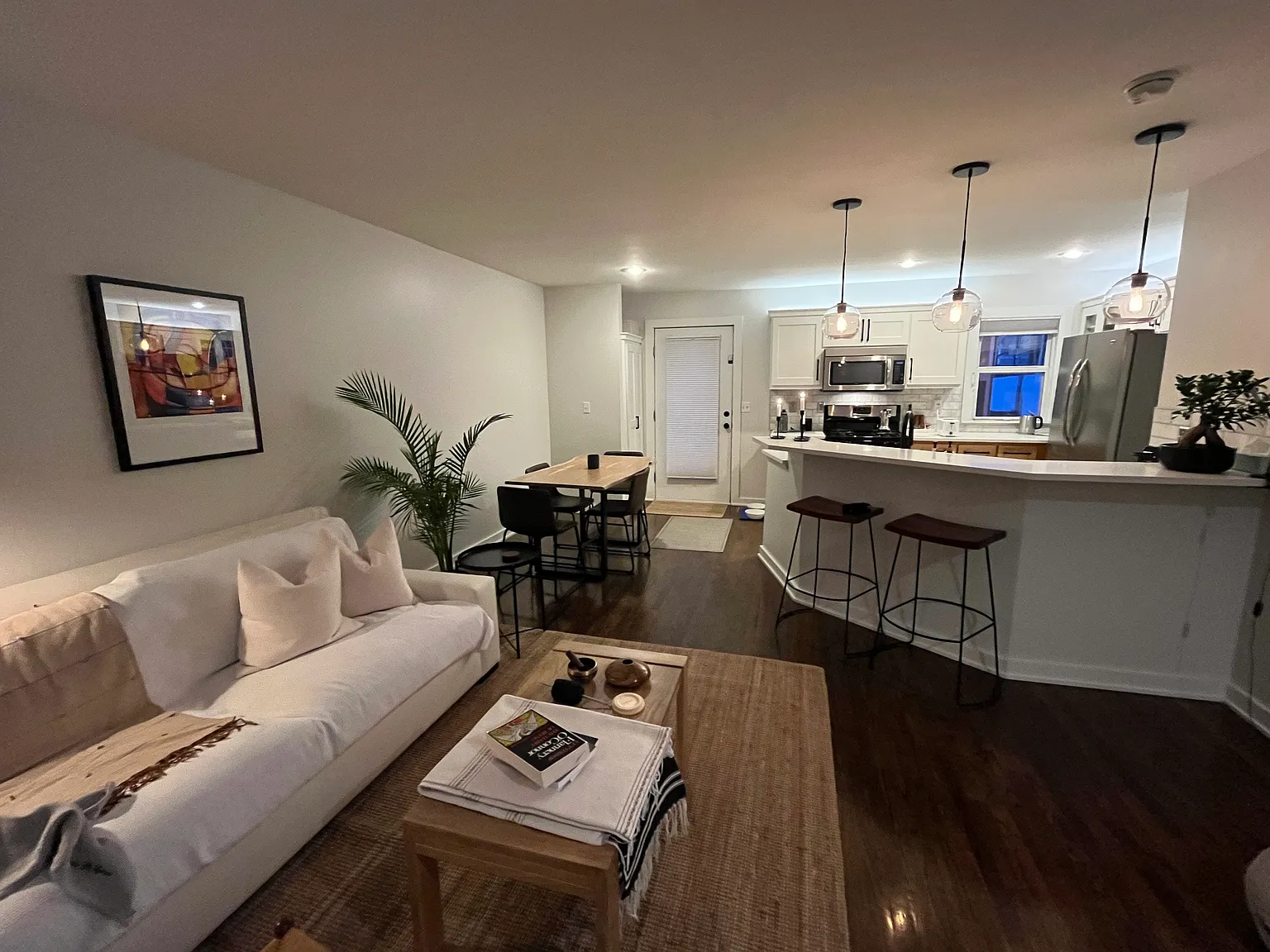2 bed, 1190 sqft, $1,900 — Photo 3