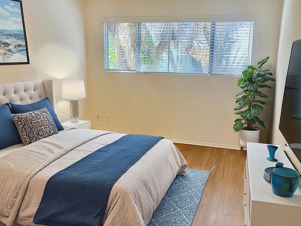1st image of 824 11th St APT 8